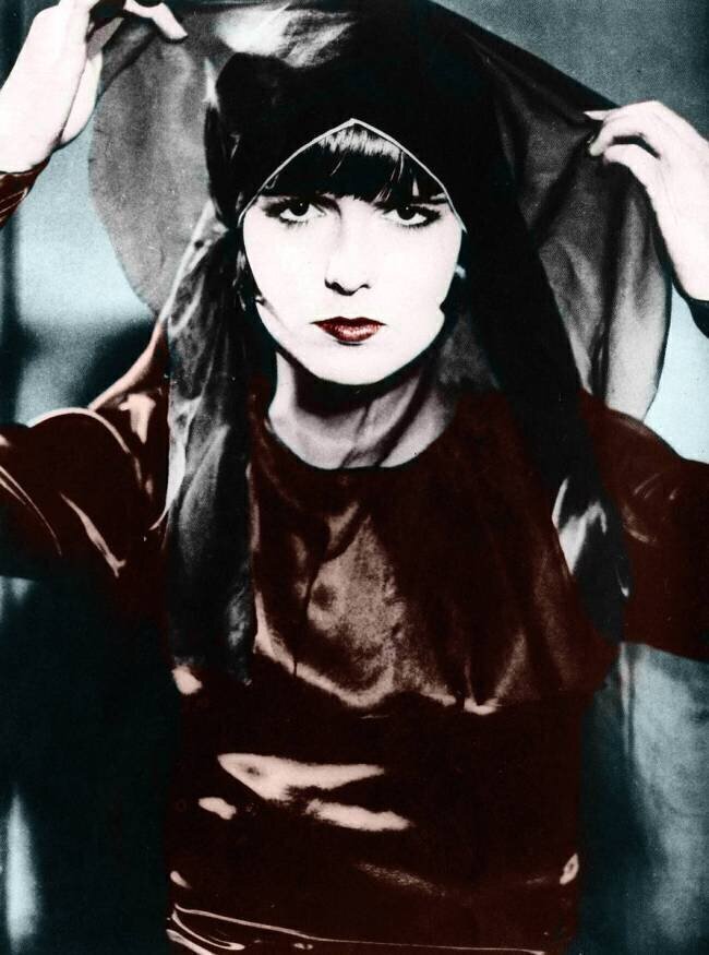 Portrait de la comédienne américaine Louise Brooks (1906-1985) dans le film Loulou (Die Busche der Pandora) de Georg Wilhelm Pabst anonymous