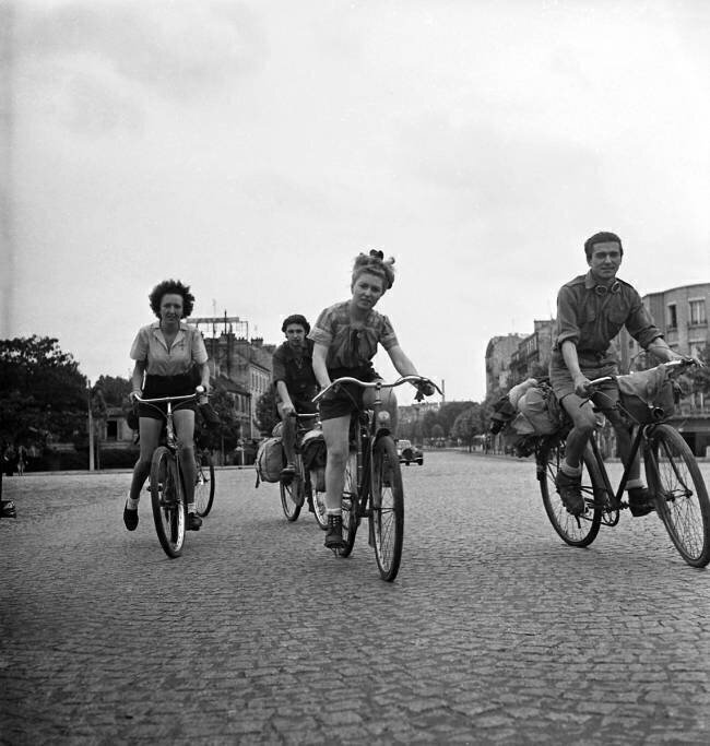 Week-end de la Pentecôte, 8 juin 1946 Rue des Archives