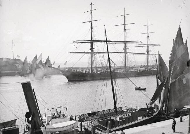 [Bateau Le Havre dans un port] anonymous
