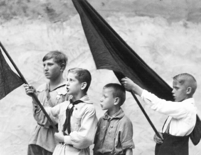 Young Pioneers Tina Modotti