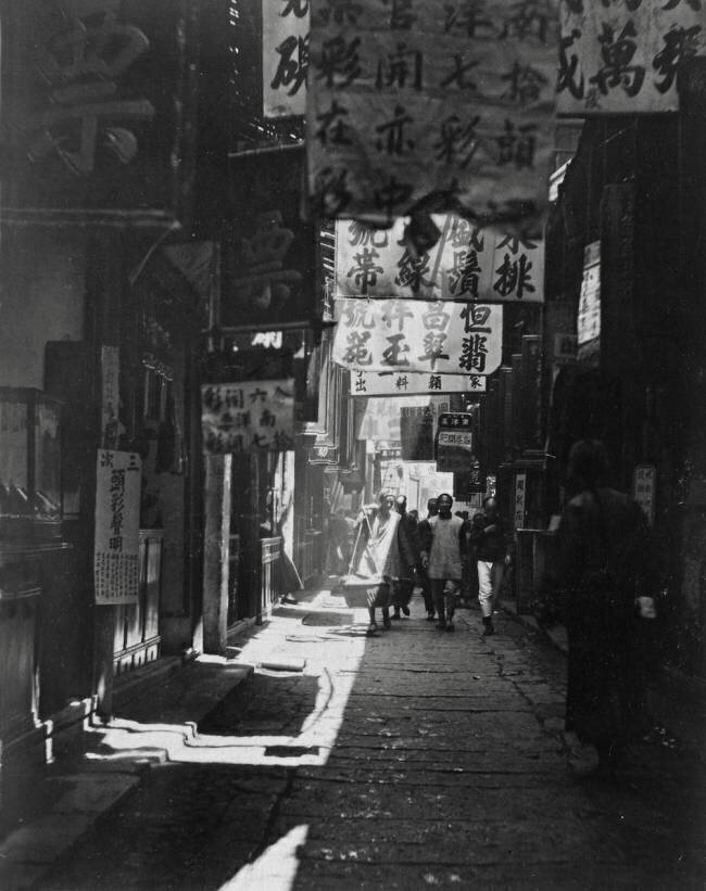 A street in Shanghai, China, 1906 E. B. Gibbes