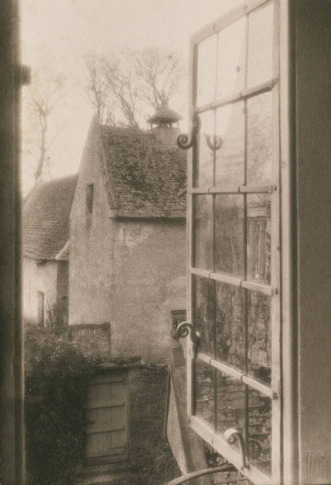 Depuis une fenêtre au manoir de Kelmscott Frederick H. Evans