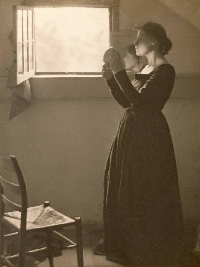 Girl with a Mirror, 1898 Clarence Henry White