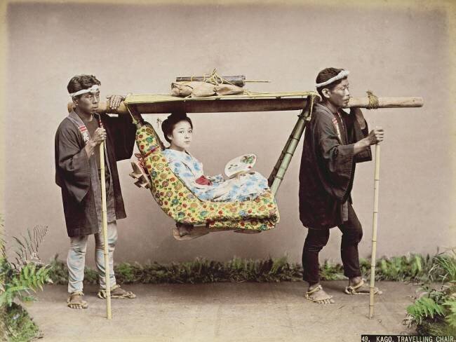 Geisha japonaise transportée dans une litière Kusakabe Kimbei