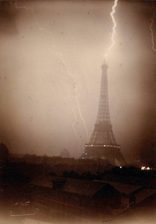 La Tour Eiffel foudroyée Gabriel Loppé
