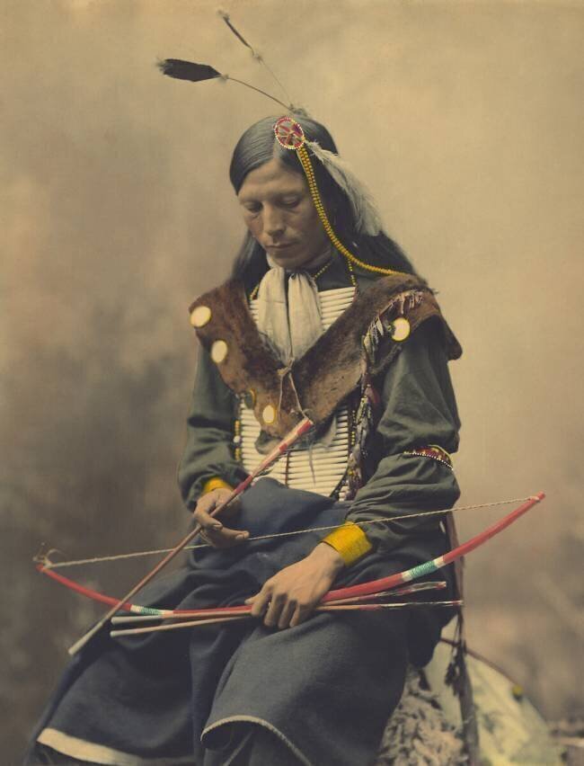 Portrait of Oglala Sioux Council Chief Bone Necklace anonyme