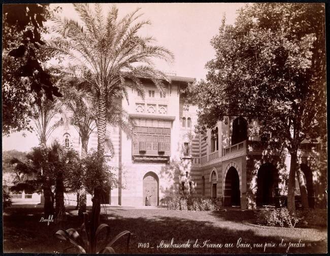 Ambassade de France au Caire, vue prise du jardin Félix Bonfils