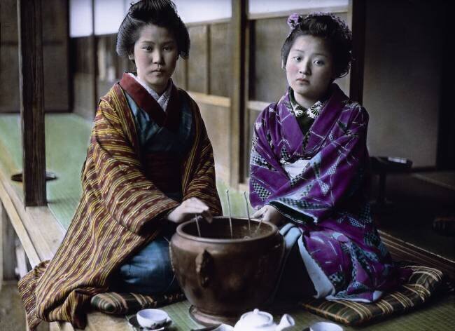 Les geishas Kodamasan et Yobokichi à Beppu sur l’ île de Kyushi Waldemar Abegg