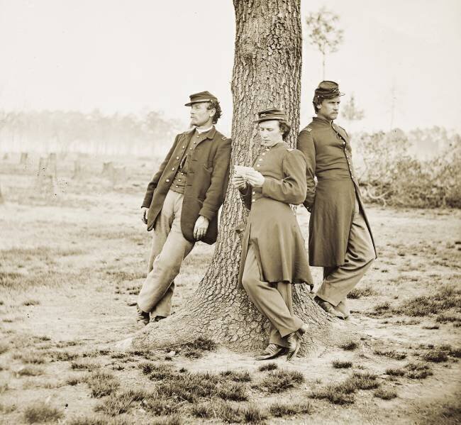 Three Officers at Fort Brady During the Civil War anonyme