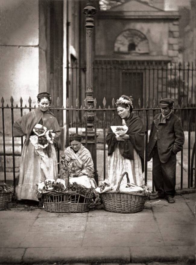 Vendeuse de Fleurs à Covent Garden John Thomson