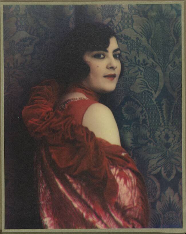 Portrait de femme en robe rouge Jacob Merkelbach