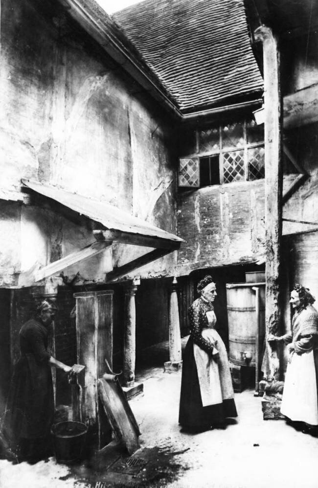 La Cour Intérieure de The Biggin, Hitchen Francis Frith