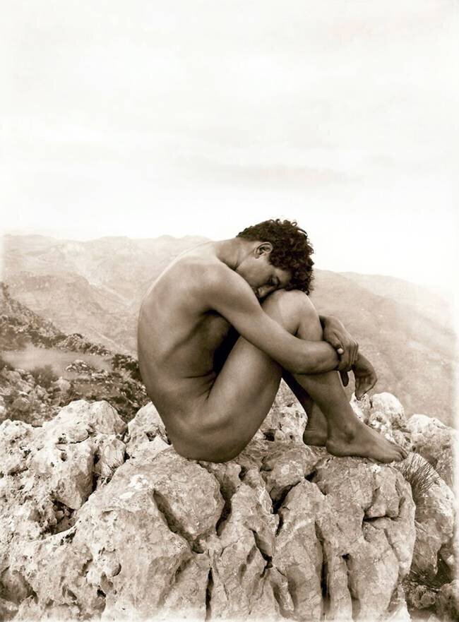 Etude d'un homme nu sur un rocher, Taormina, Sicile Wilhelm von Gloeden