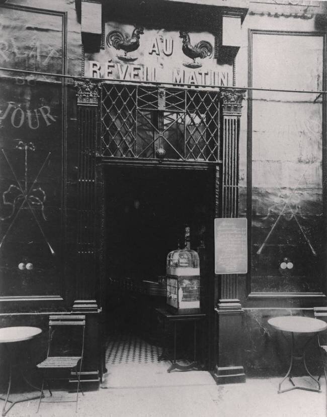 Au Réveil Matin, rue Amelot, 11th Arrondissement Eugène Atget