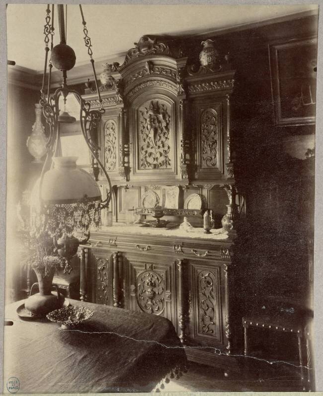 Interior of the home of an employee in the Louvre shops Eugène Atget