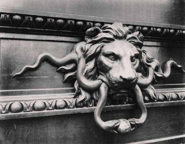 Lion door knocker, Paris Eugène Atget