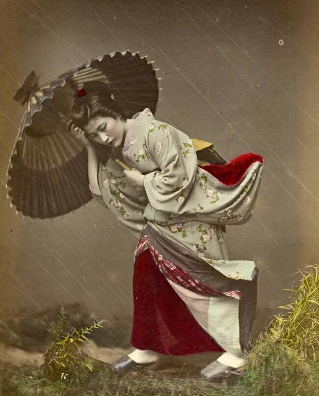 Woman caught in a rain storm Kusakabe Kimbei
