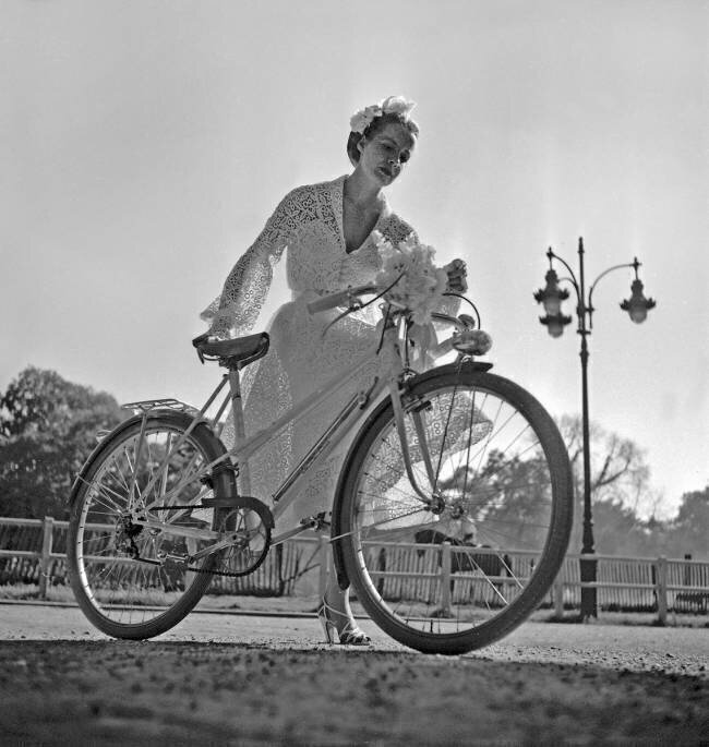 High society bicycle day Rue des Archives
