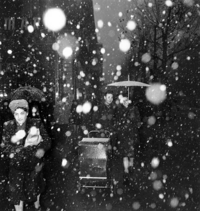 Snow in Paris on Opera Square on November 29, 1947  Rue des Archives