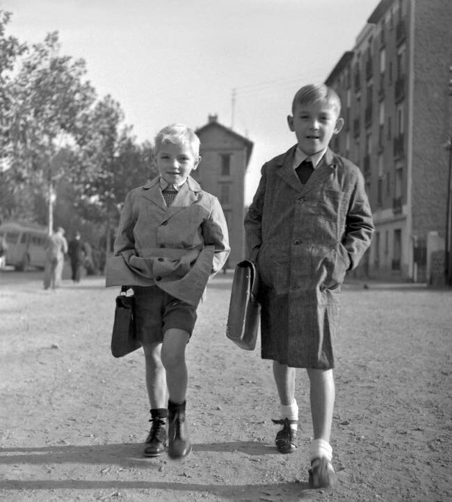 Start of the academic year, France, October 1st, 1947  Rue des Archives