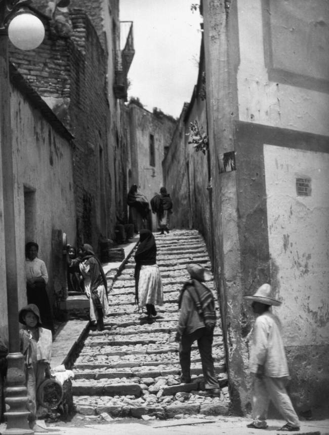 Village Lane, Mexico, 1927 Tina Modotti