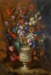 Vase de fleurs orné d'un bas-relief ; dans le fond, un drapé et une colonne (Jean-Baptiste Monnoyer) - Muzeo.com