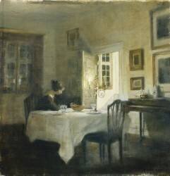 Une femme à une table dans une salle à manger (Carl Holsoe) - Muzeo.com