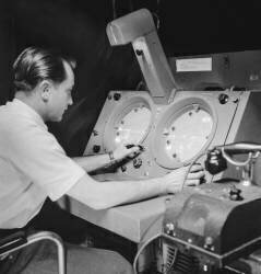 Radar 8A at Orly airport (Rue des Archives) - Muzeo.com