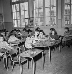 A modern school (Rue des Archives) - Muzeo.com