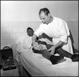 At Doctor Zappala's clinique (anonymous) - Muzeo.com