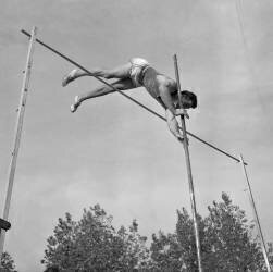Athletism competition in Jean Bouin stadium in Paris (Rue des Archives) - Muzeo.com