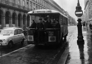 Bus on The New Road Against The Flow of Traffic (Rue des Archives) - Muzeo.com