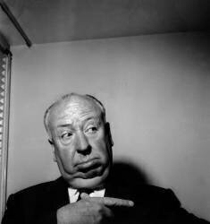 Director Alfred Hitchcock at Orly Airport in Paris, May 26, 1960 (b/w photo) (Rue des Archives) - Muzeo.com