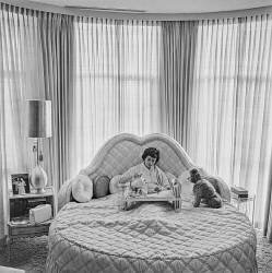 Eden Hartford (Slim Aarons) - Muzeo.com