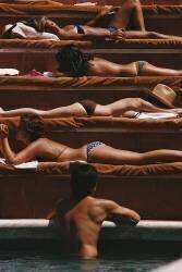 Eye of the Beholder (Slim Aarons) - Muzeo.com