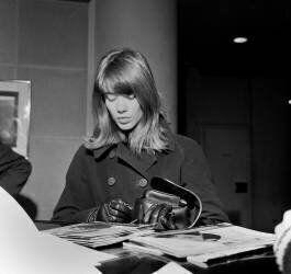 Francoise Hardy (Collection Christophel) - Muzeo.com