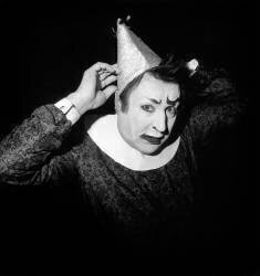 French Humorist Raymond Devos Dressed As A Clown (Rue des Archives) - Muzeo.com
