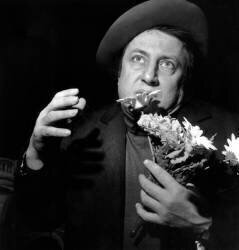 French Humorist Raymond Devos (Rue des Archives) - Muzeo.com