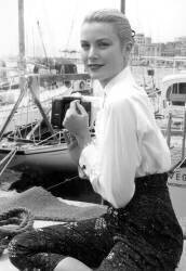 Grace Kelly During Cannes Festival on May 6 (Rue des Archives) - Muzeo.com