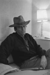 Gregory Peck in his actor's trailer (Orlando Suero) - Muzeo.com