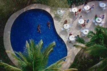 Hotel Camino Real (Slim Aarons) - Muzeo.com