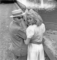 Jean-Luc Godard and Anna Karina (Rue des Archives) - Muzeo.com