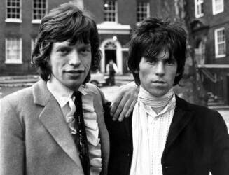 Mick Jagger et Keith Richards à leur sortie de prison 1967 (Keystone) - Muzeo.com