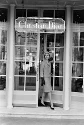 New Collection of ‘Christian Dior’ (Giancarlo Botti) - Muzeo.com