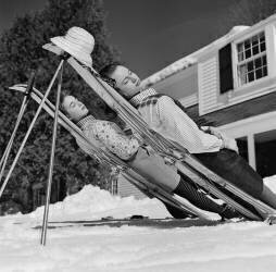 New England Skiing (Slim Aarons) - Muzeo.com