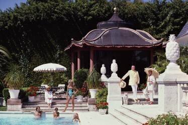 Pagoda Poolhouse (Slim Aarons) - Muzeo.com