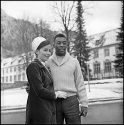 Pelé and his wife Rosemeri dos Reis Cholbi during their honeymoon (anonymous) - Muzeo.com