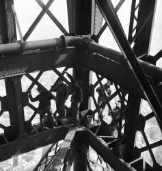 Rénovation de la Tour Eiffel (Keystone) - Muzeo.com