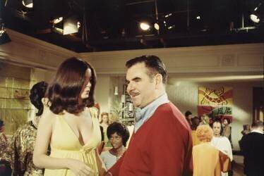 Russ Meyer and cast on the set of 'Beyond the Valley of the Dolls (Orlando Suero) - Muzeo.com