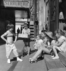Saint-Trop fashion, a children's fashion show in a Ménilmontant courtyard (Keystone) - Muzeo.com